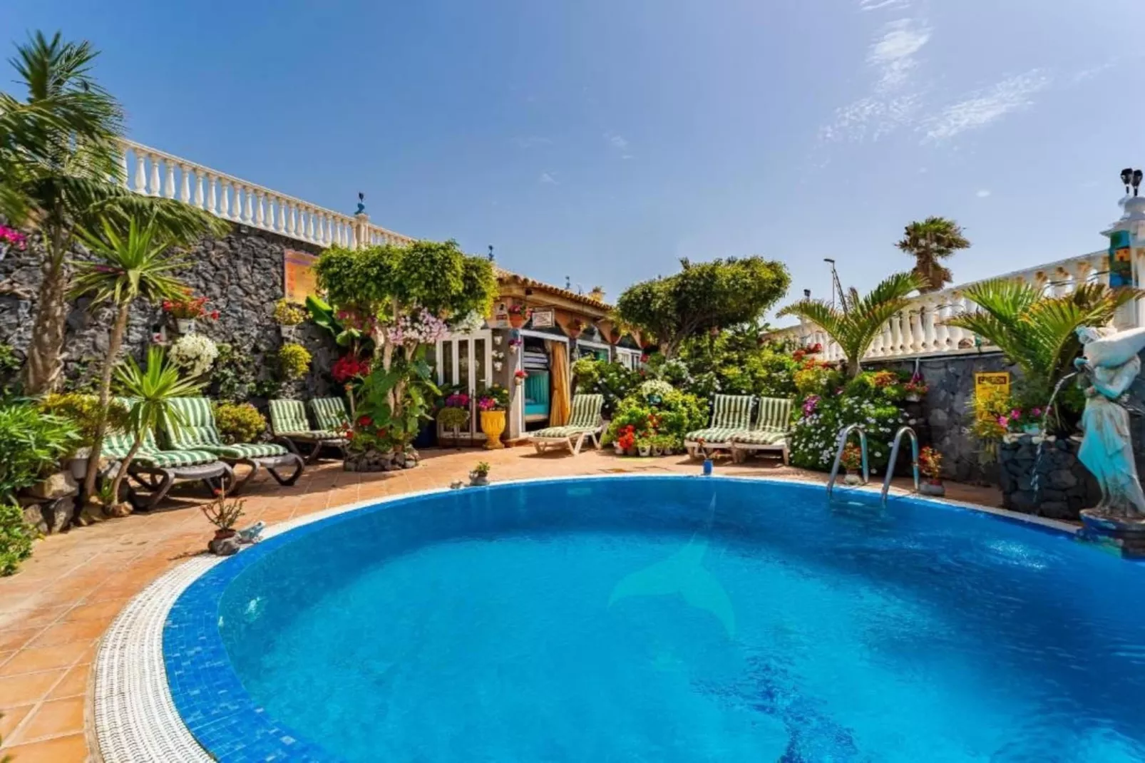 Delfin 69 2d-Jardins en été