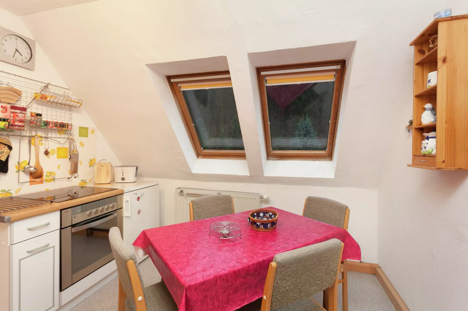 Ferienwohnung mit Kamin Am Waldrand-Esszimmer