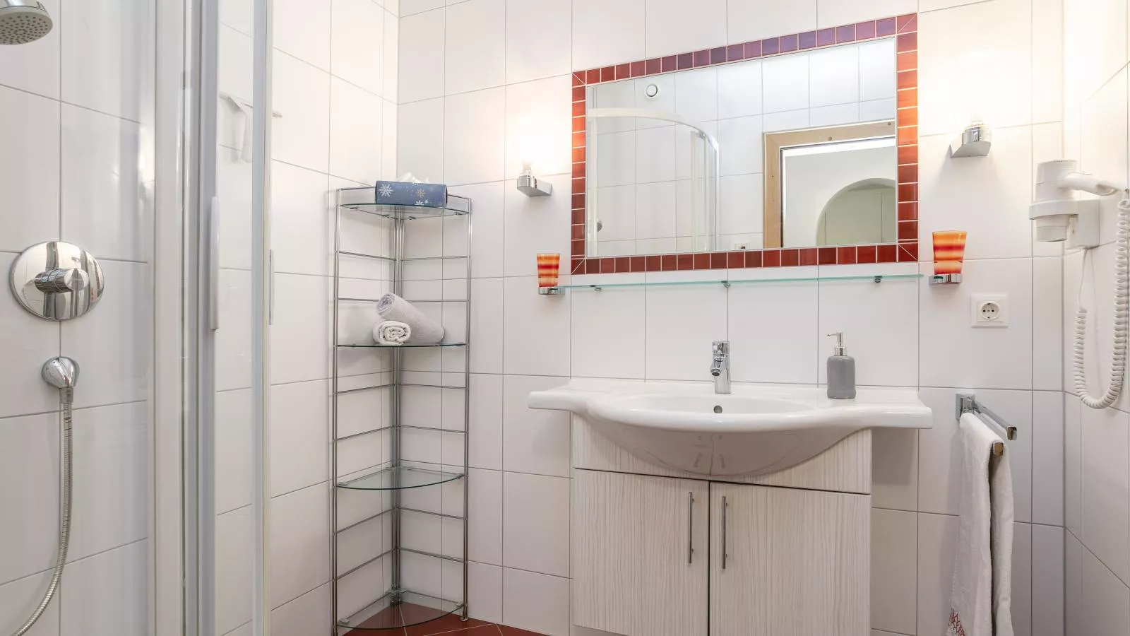 Landhaus Marchfeld Top 1  Top 2 Top 3-Bathroom