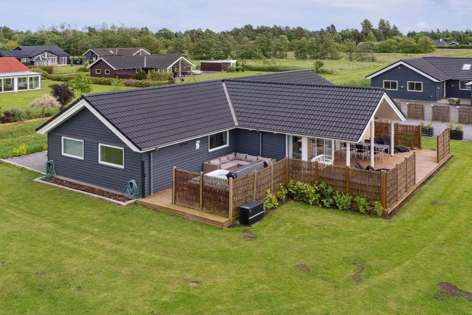 5 Sterne Ferienhaus in Idestrup-Im Freien