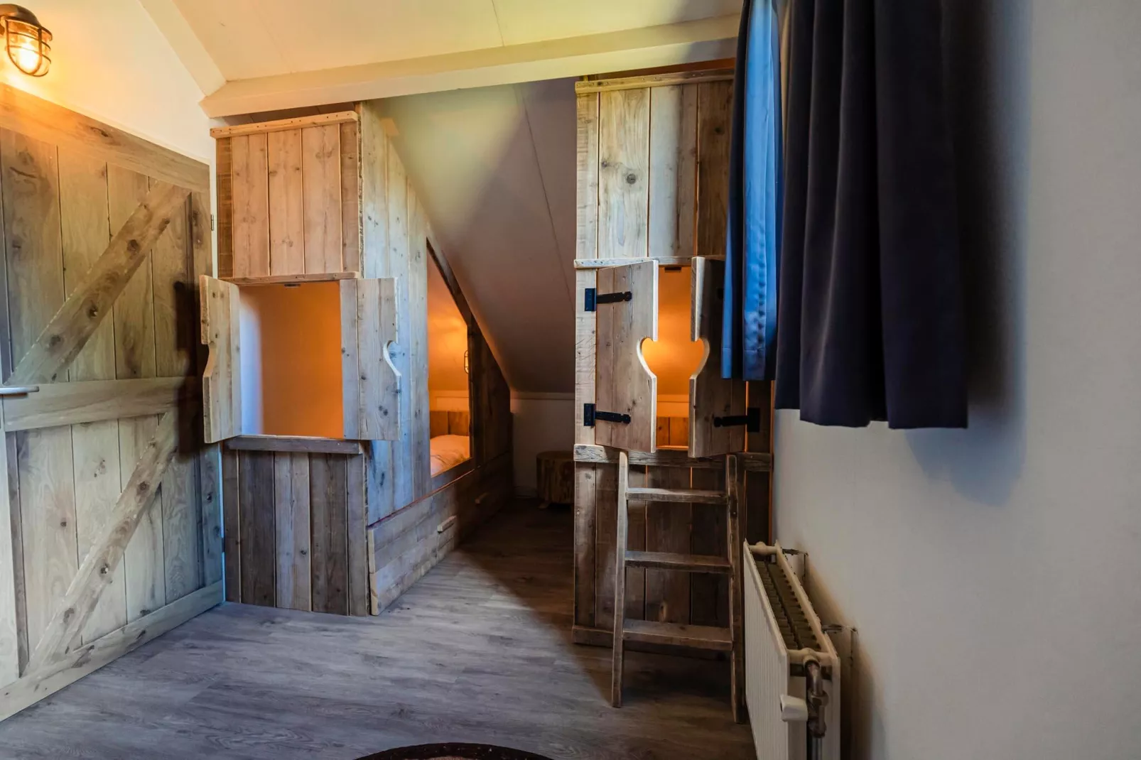 6 - Persons Lakeside Child-friendly Bungalow-Bedroom