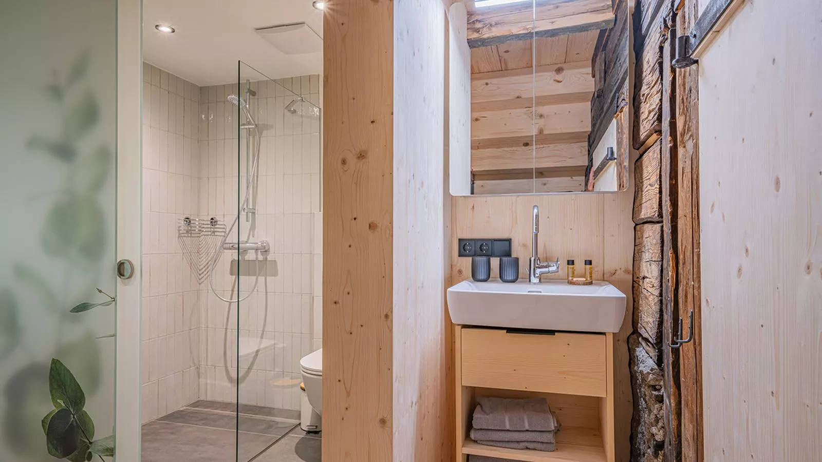 Raneburg 4 Almhaus-Badezimmer