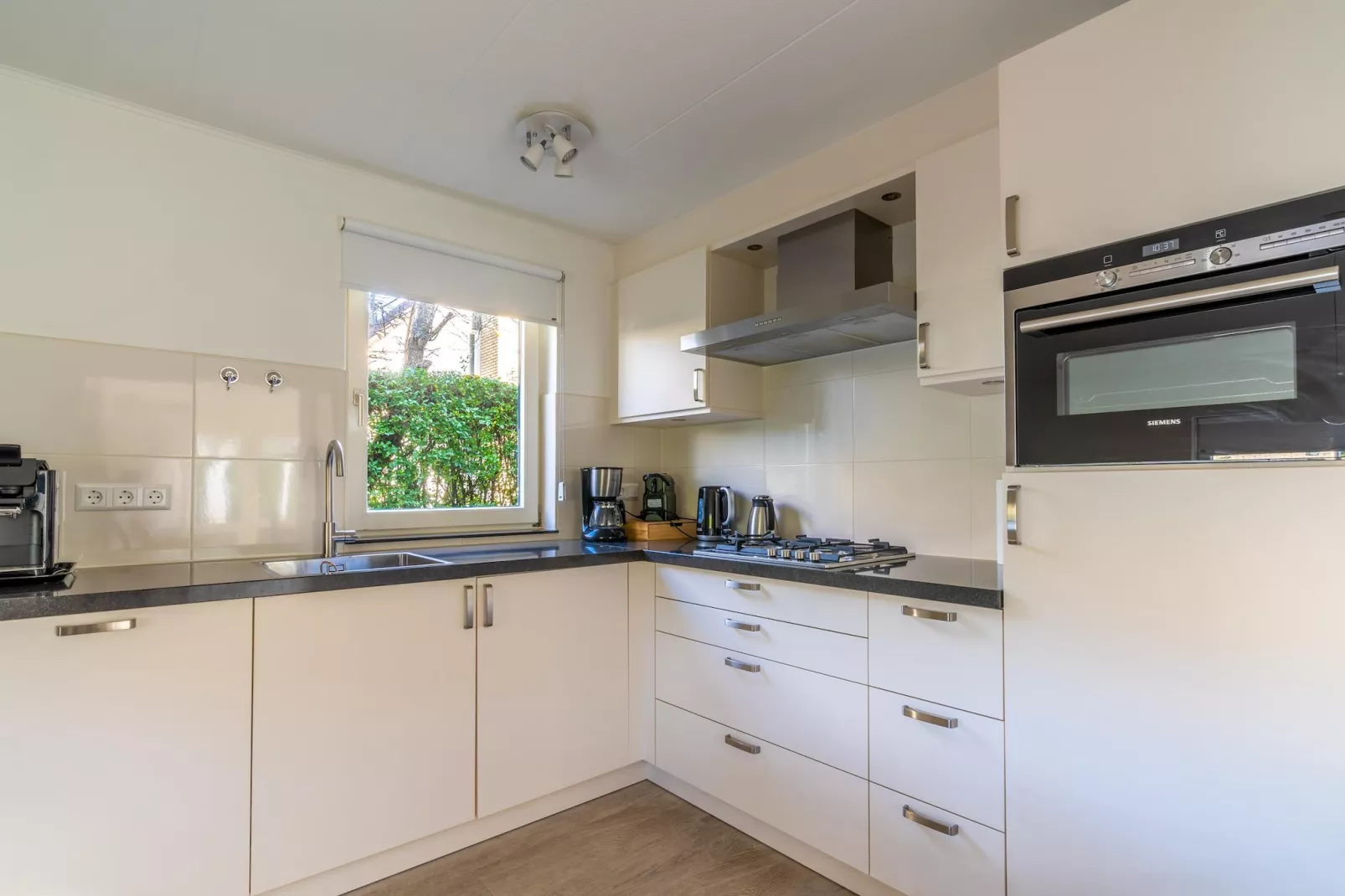 Kamperfoelie 77-Cuisine