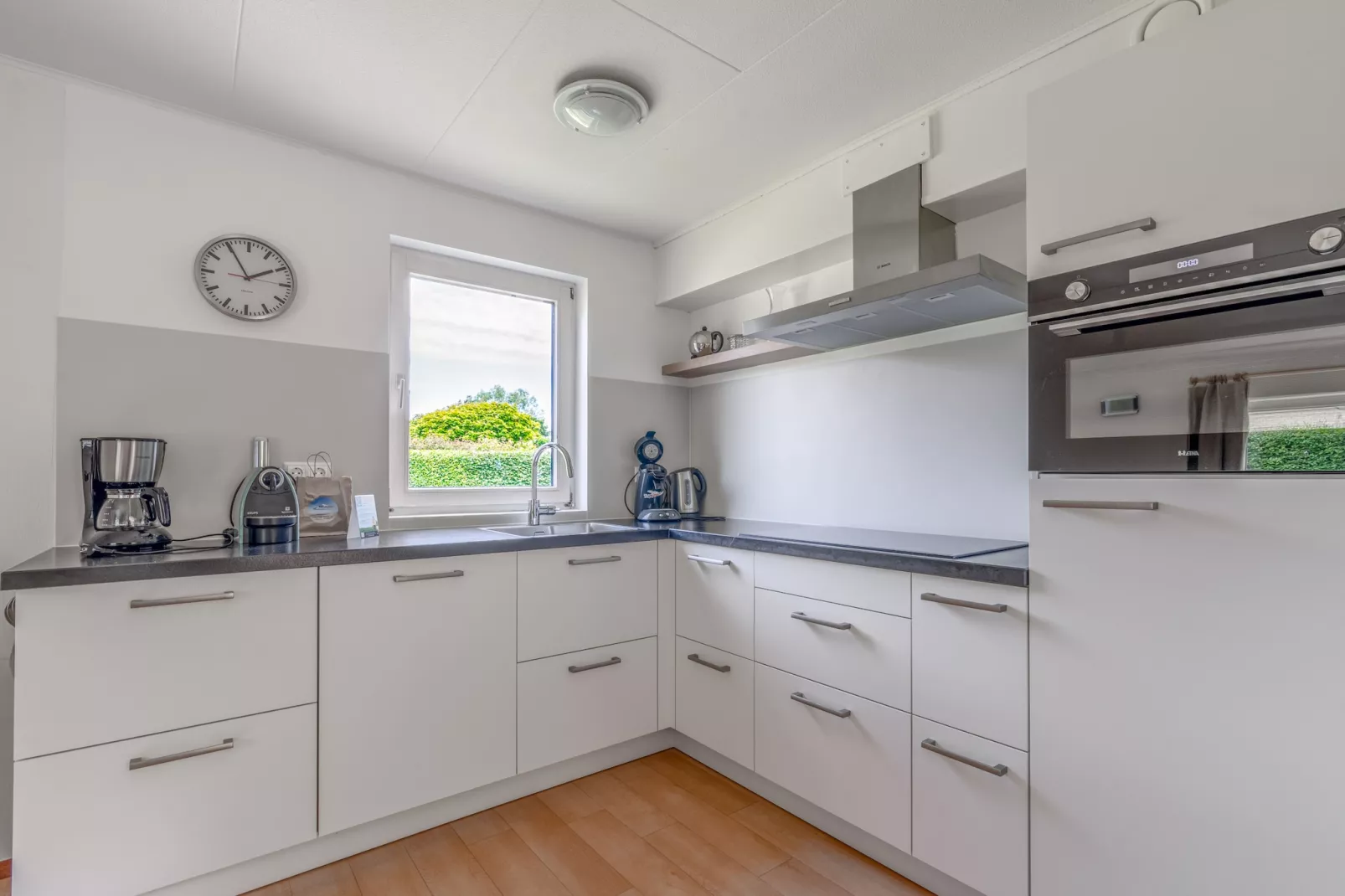 Kamperfoelie 85-Kitchen