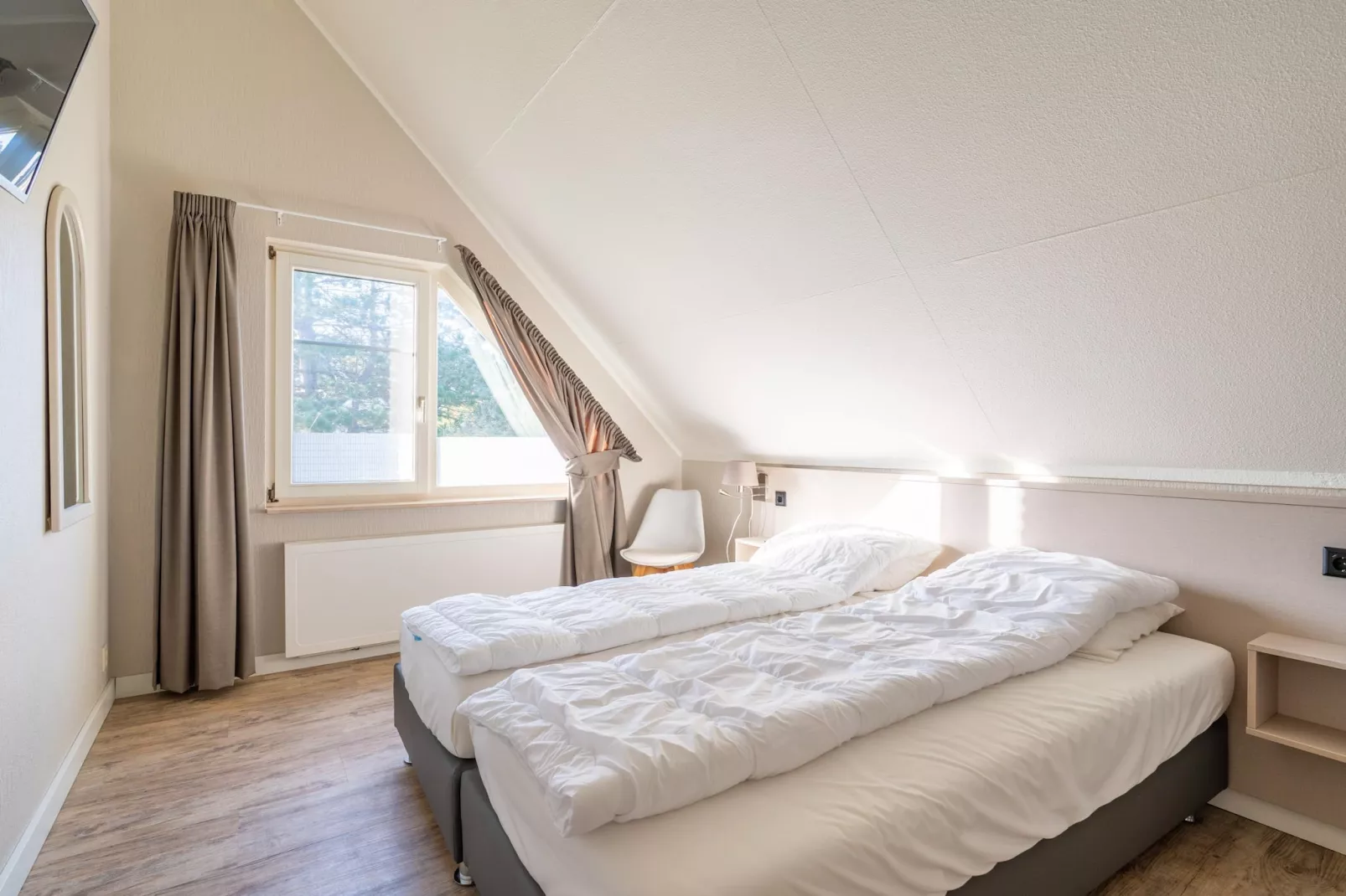 Kamperfoelie 57-Bedroom