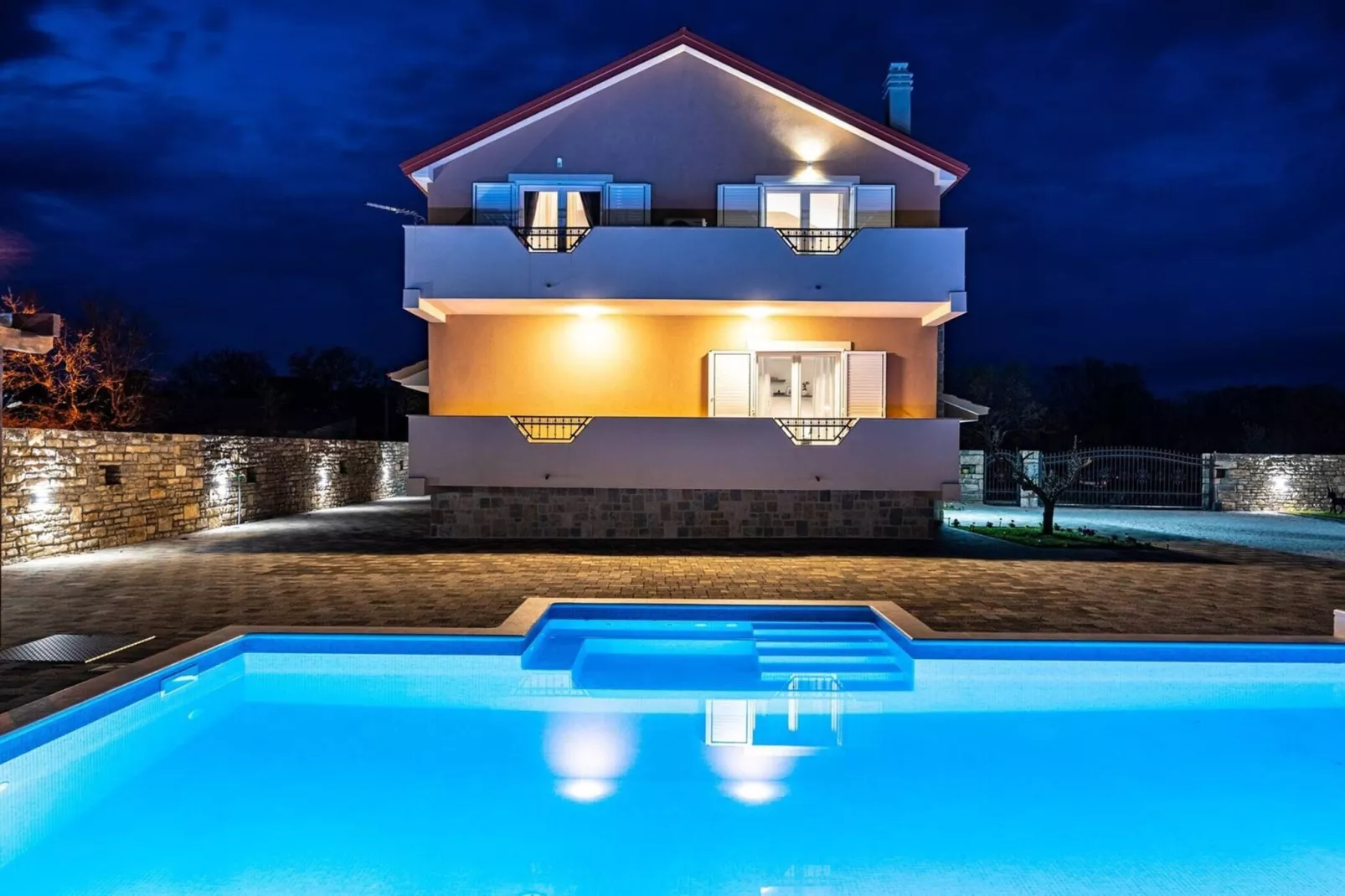 Luxury Villa Escape-Exterior in summer