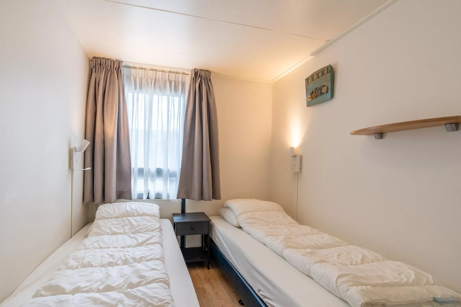 De Anna 218 - Zee-Bedroom