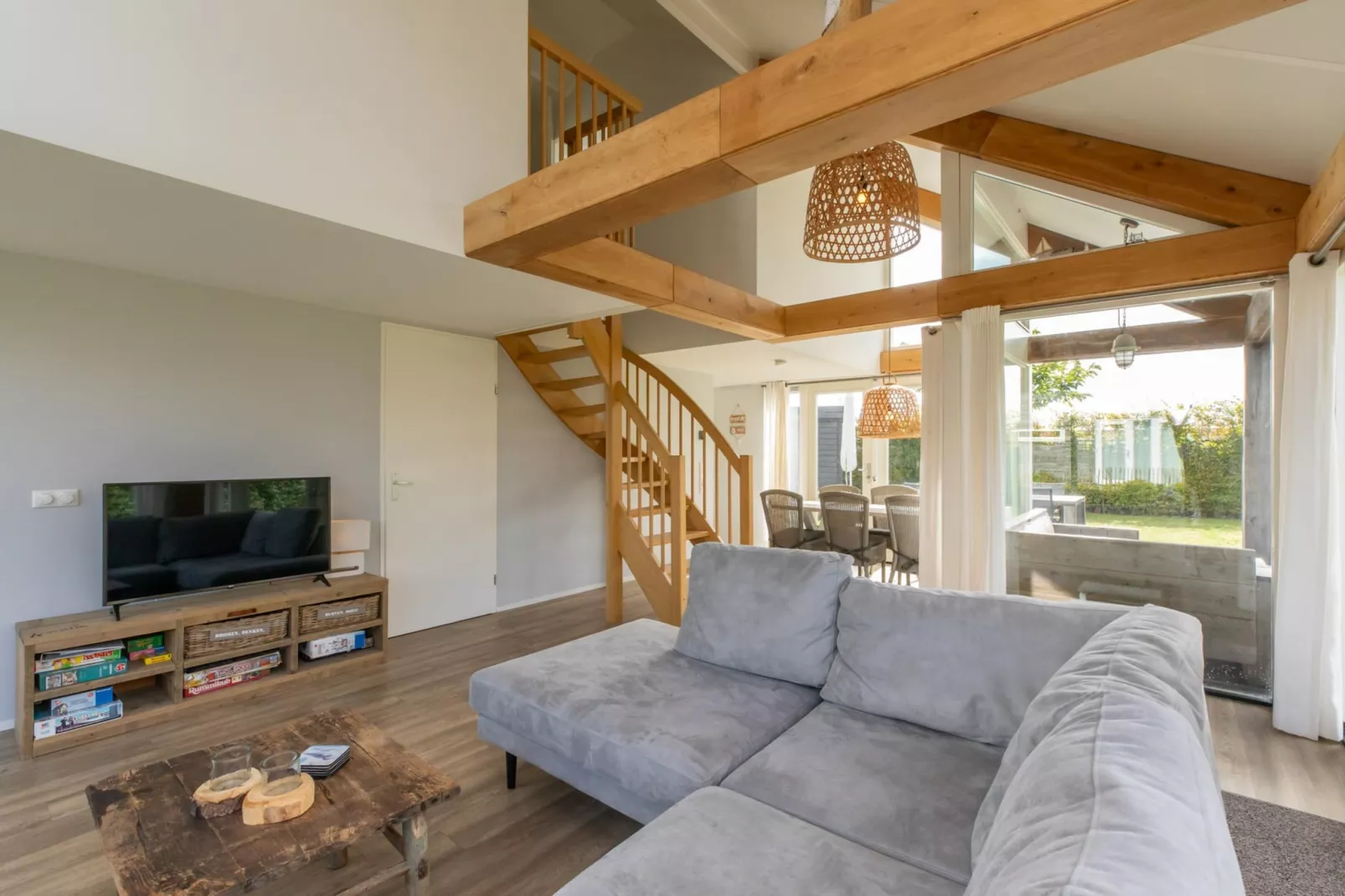 Zonnedorp Kavel 10 Renesse | Villa near the Beach & with Spacious Garden-Living room