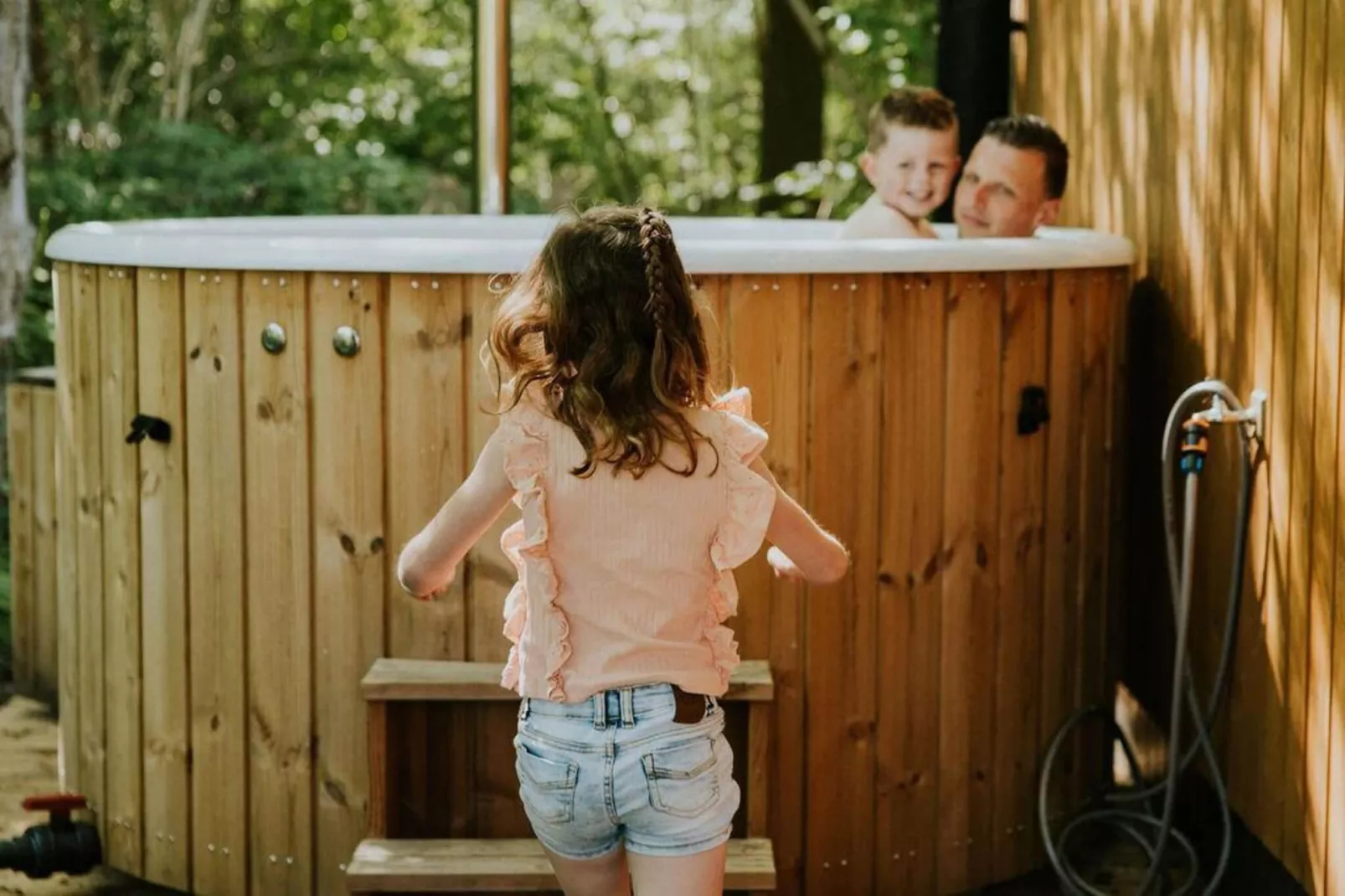 Happy bee lodge l 5 persons-View in summer