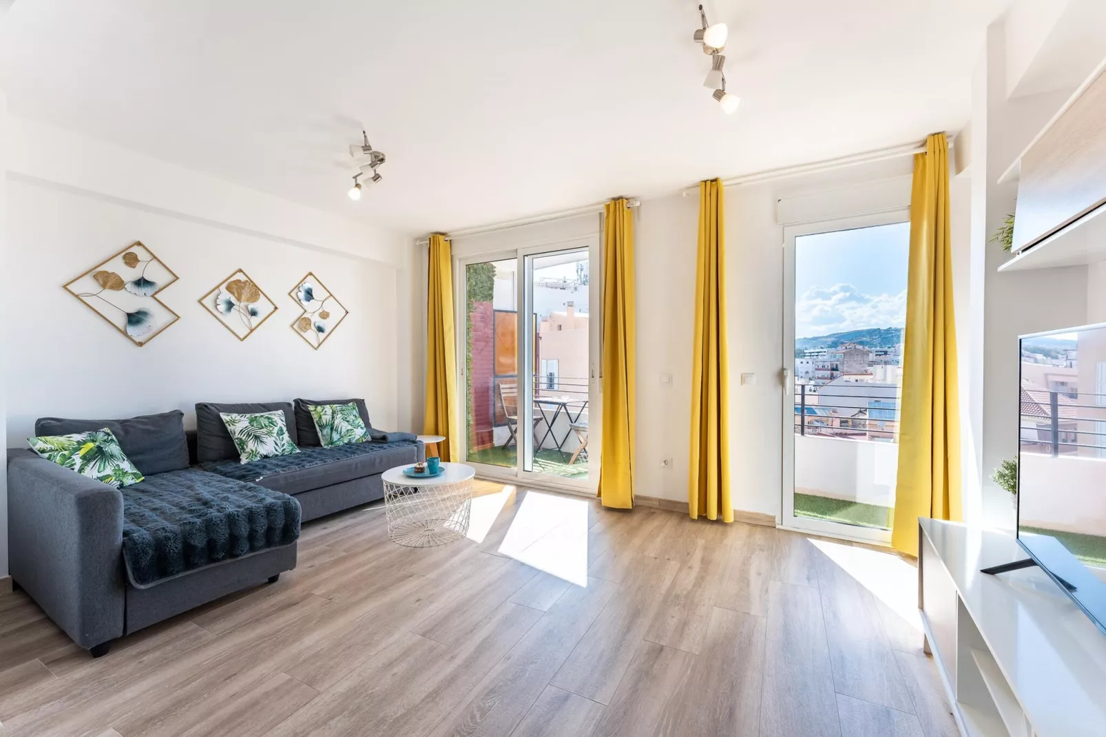 CT 379 - Faro's Malaga Citycenter - Cosy Apartment at Capuchinos for 2-Living room