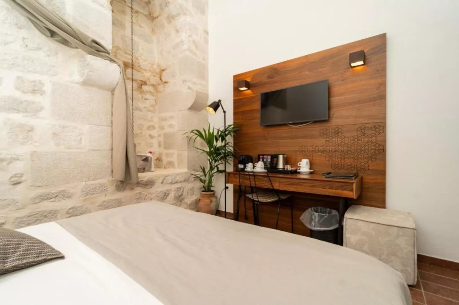 Double Room 10 - Schlafzimmer