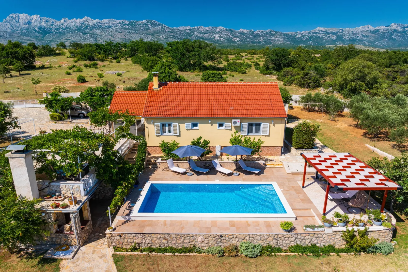 Villa Sucic with private pool-Außenbereich Sommer