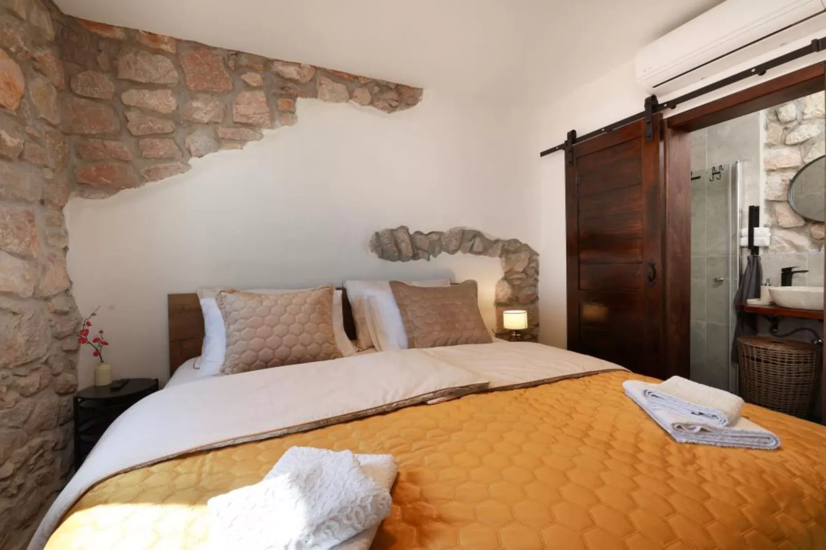 Ana’s Stone House Jurčić Kalić with the Pool-Bedroom