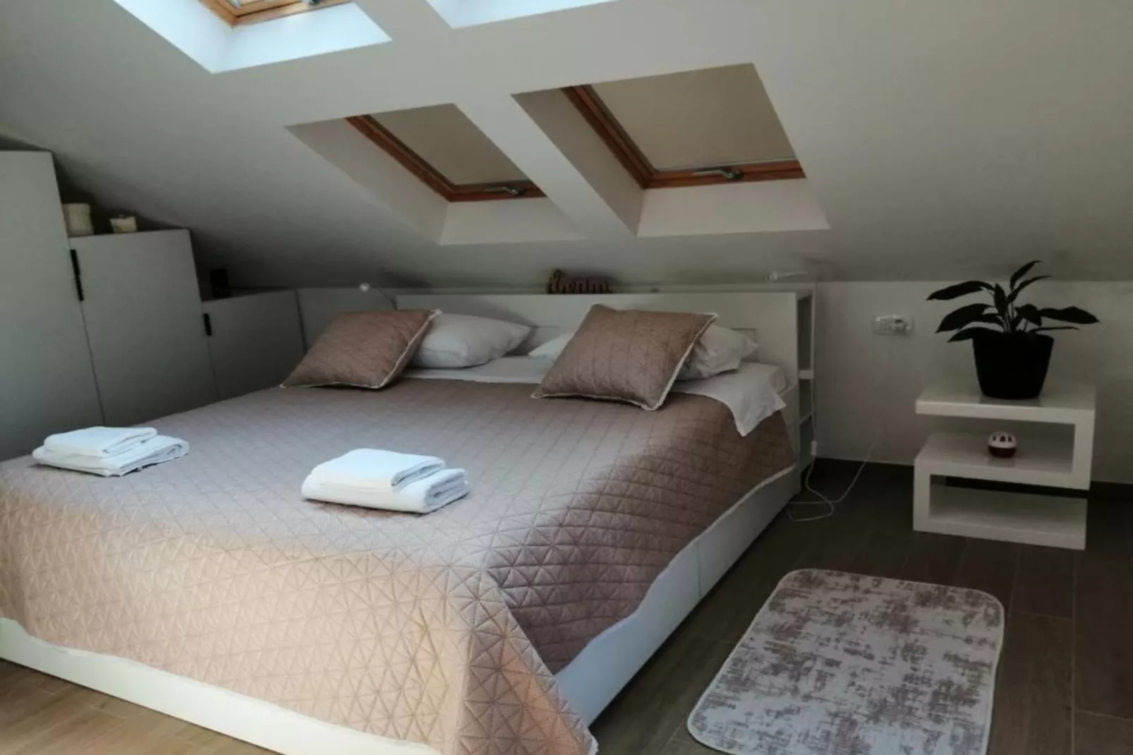 House Serenity with Pool-Bedroom