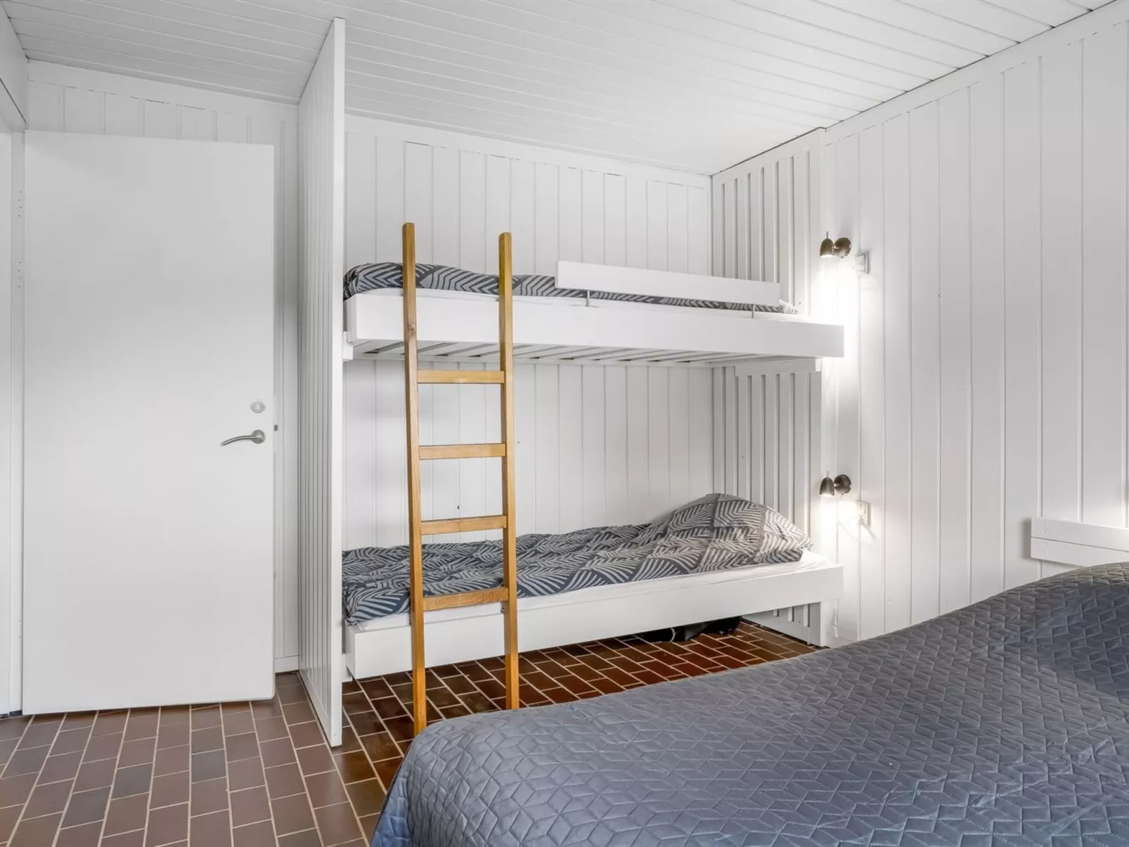 "Ketilbiorn" - 700m from the sea-Inside