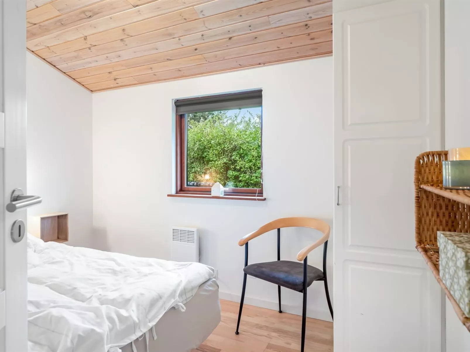 "Jaane" - 250m to the fjord-Inside