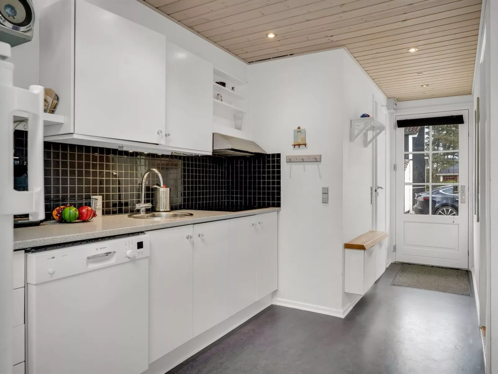 "Epiphania" - 100m to the fjord-Dedans