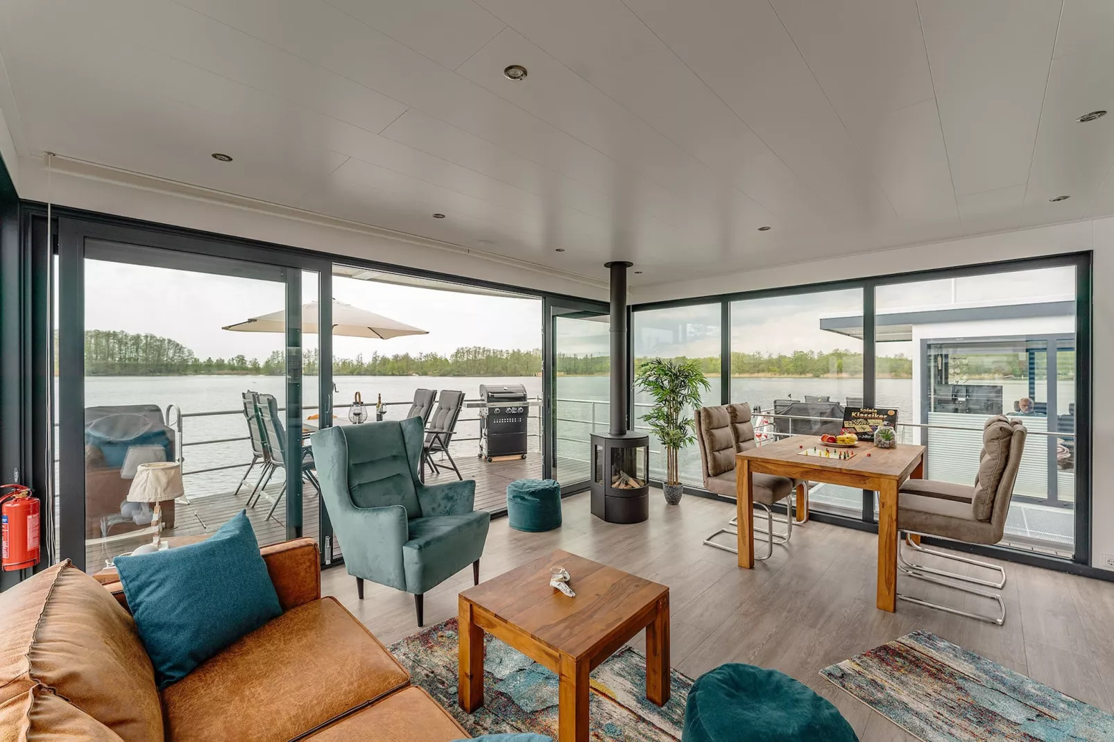 Hausboot in Zehdenick-Wohnzimmer