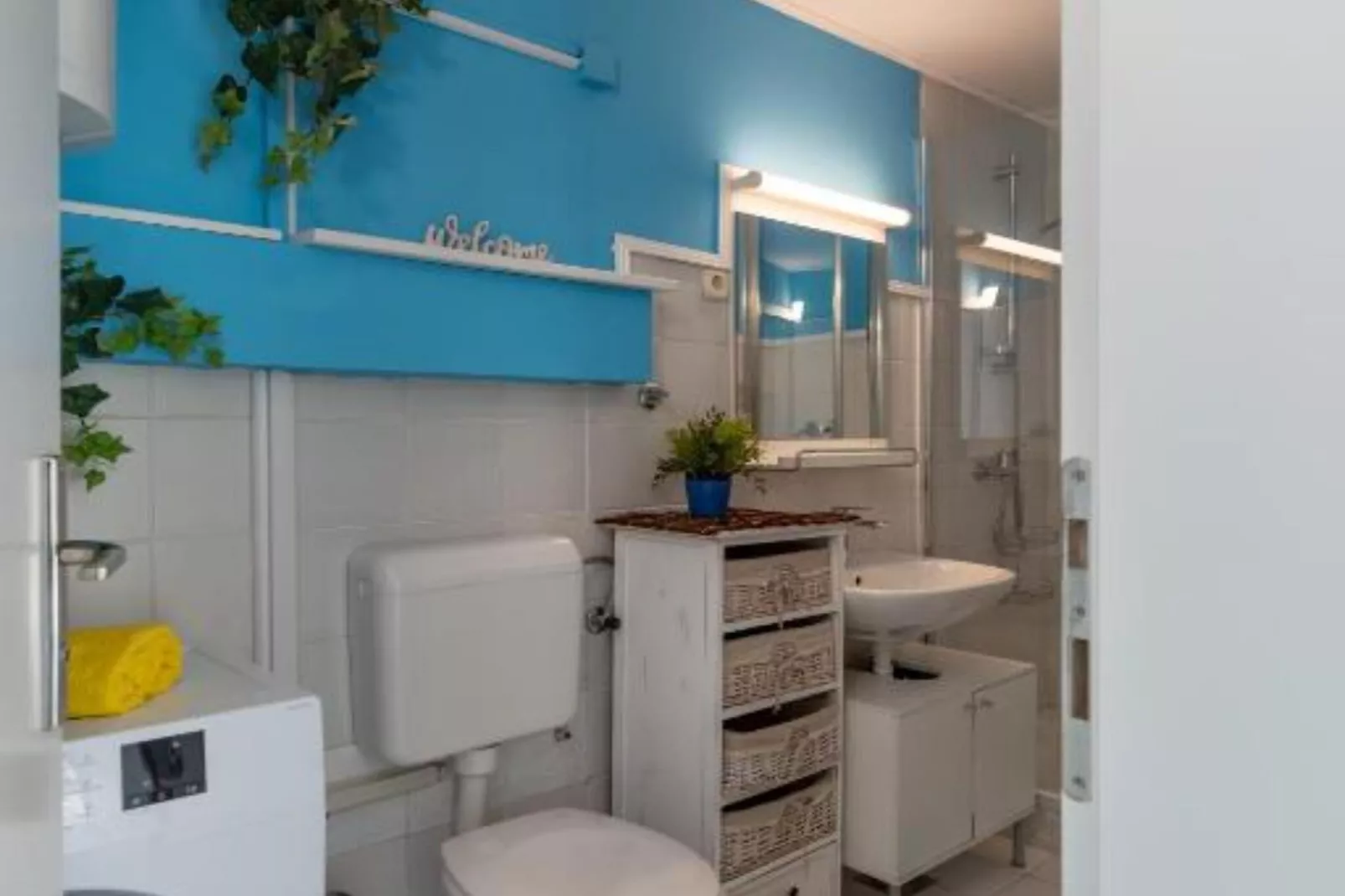 Apartment Green Garden View - One Bedroom Apartment With Terrace-Bathroom