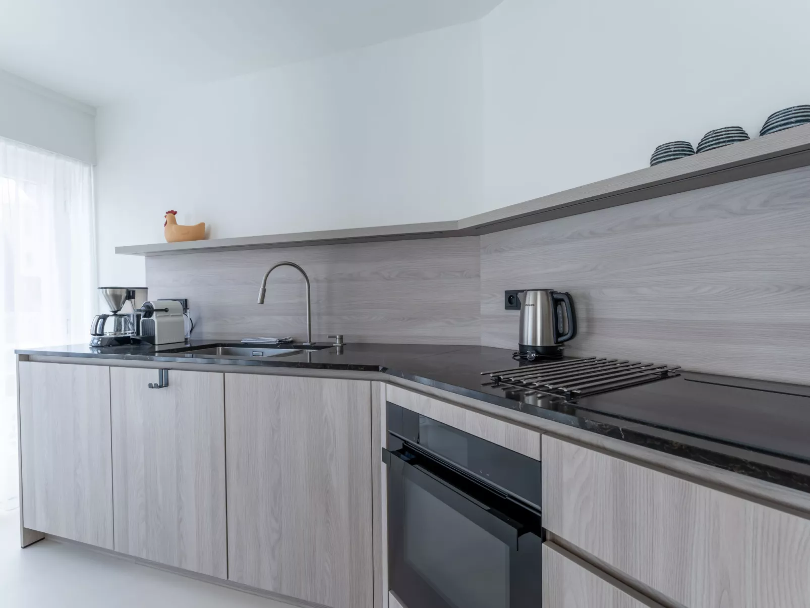 Marie Antoinette close by the sea-Inside