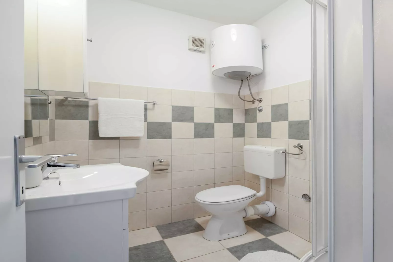 Apartments Bella Vista -One Bedroom Apartment with Terrace and Sea View (A2)-Bathroom