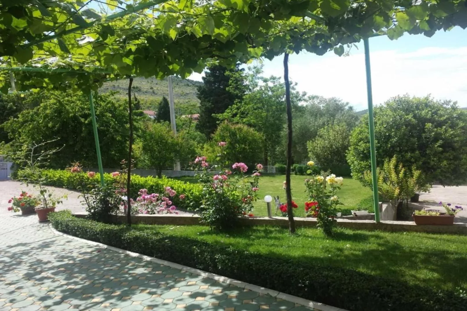 Elez Serenity Guesthouse - Triple room with Balcony-Im Freien