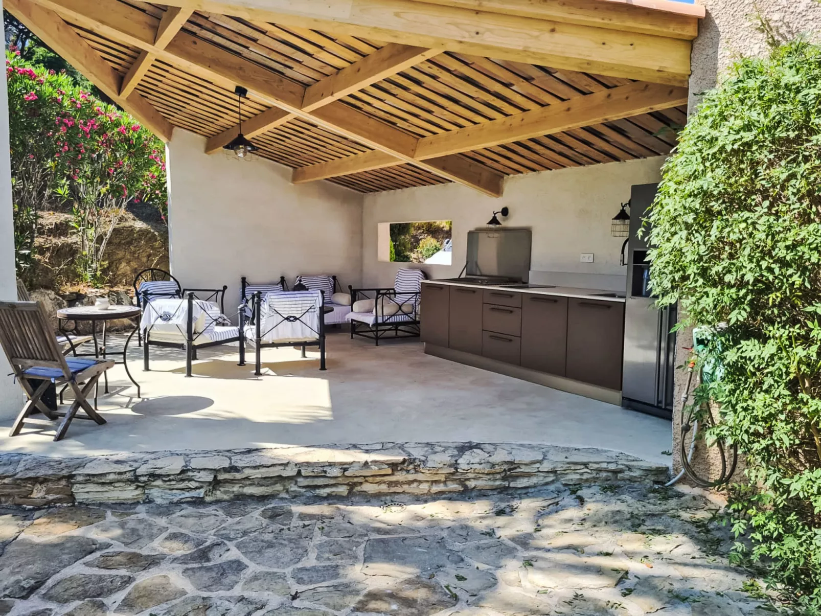 Villa Resedas-Outside