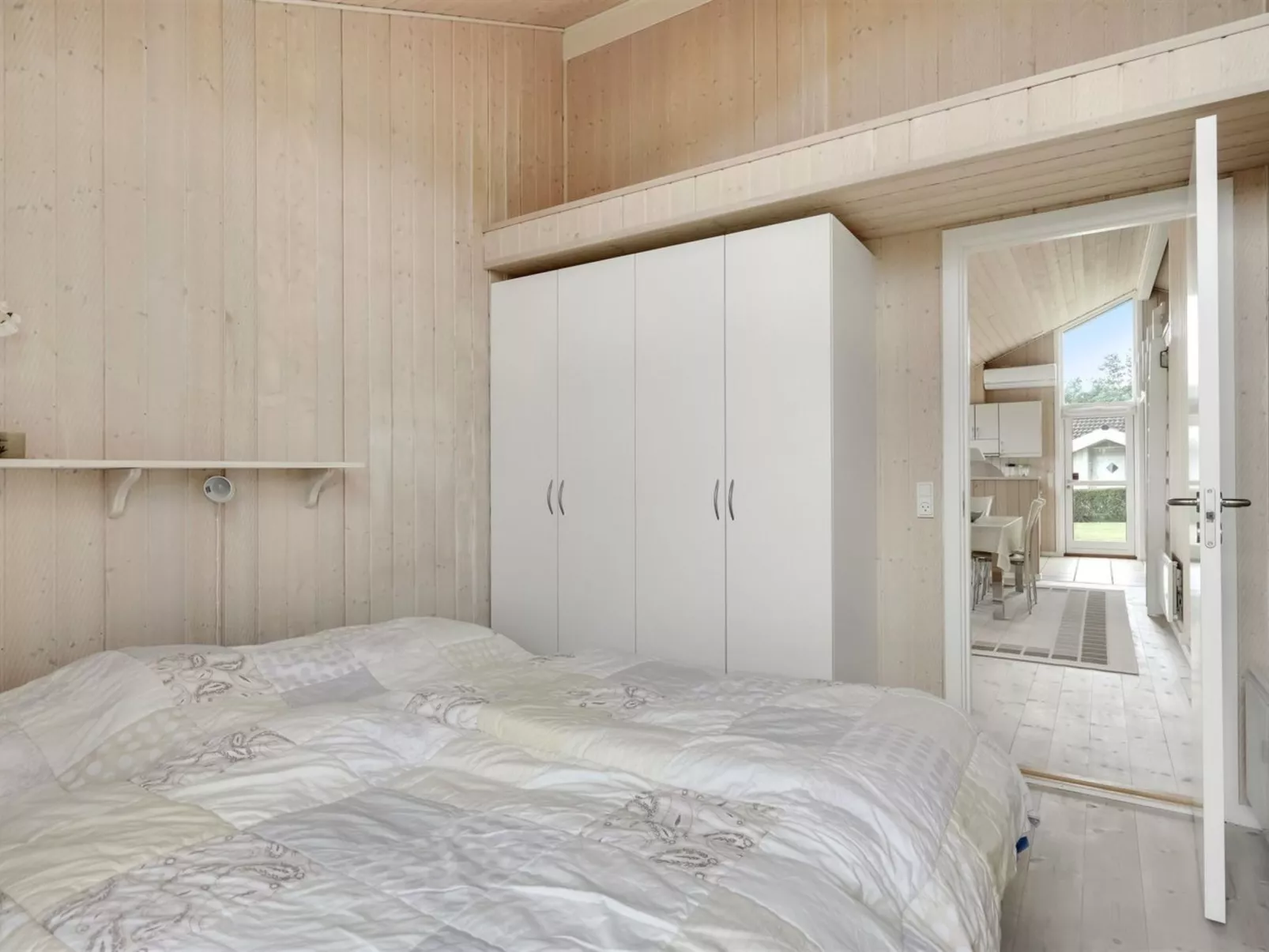 "Finn" - 100m from the sea-Dedans