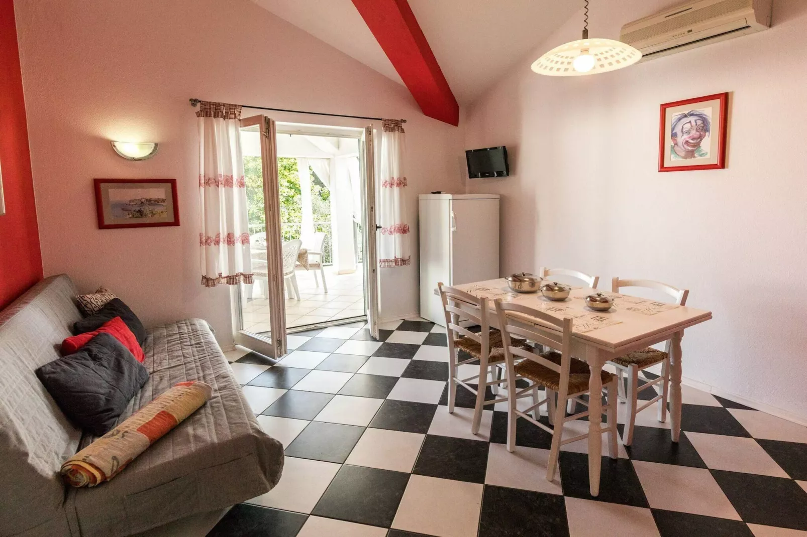 Beach apartment Jadrija-Living room