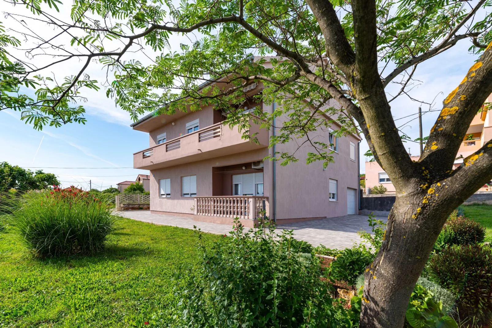 Sea view apartment Nika-Exterior in summer