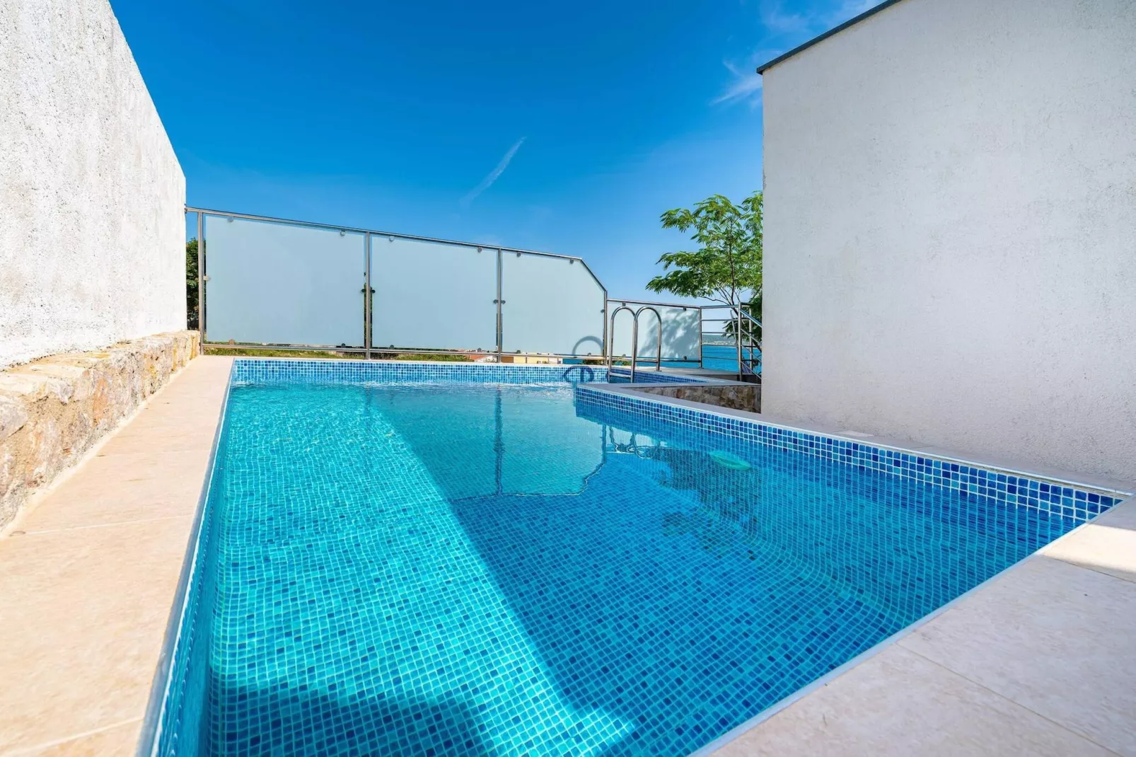 Sea view apartment Dajana-Piscine