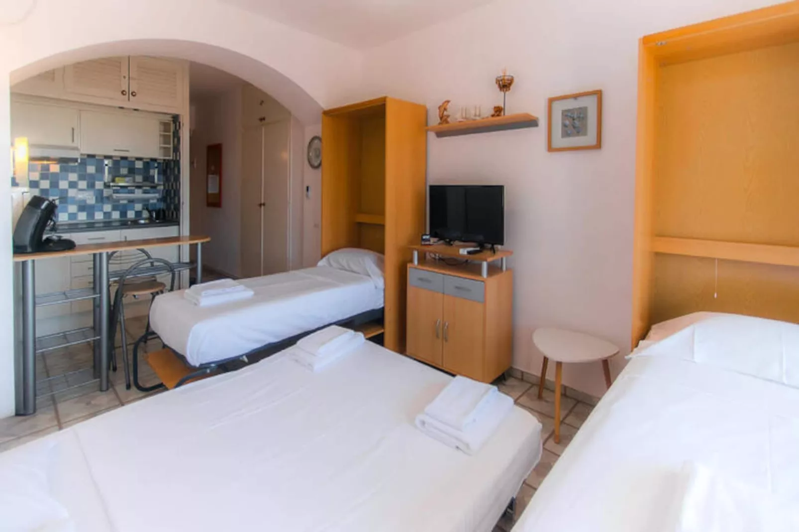 Studio à Roses-Untagged