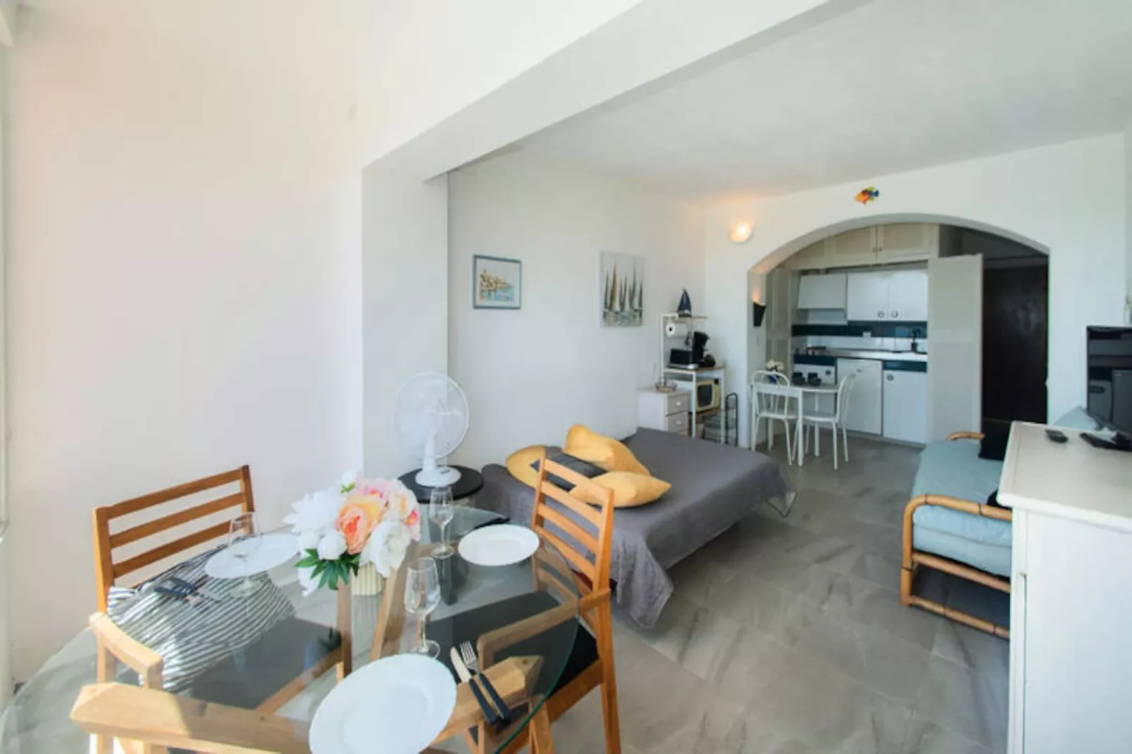 Studio à Roses-Untagged