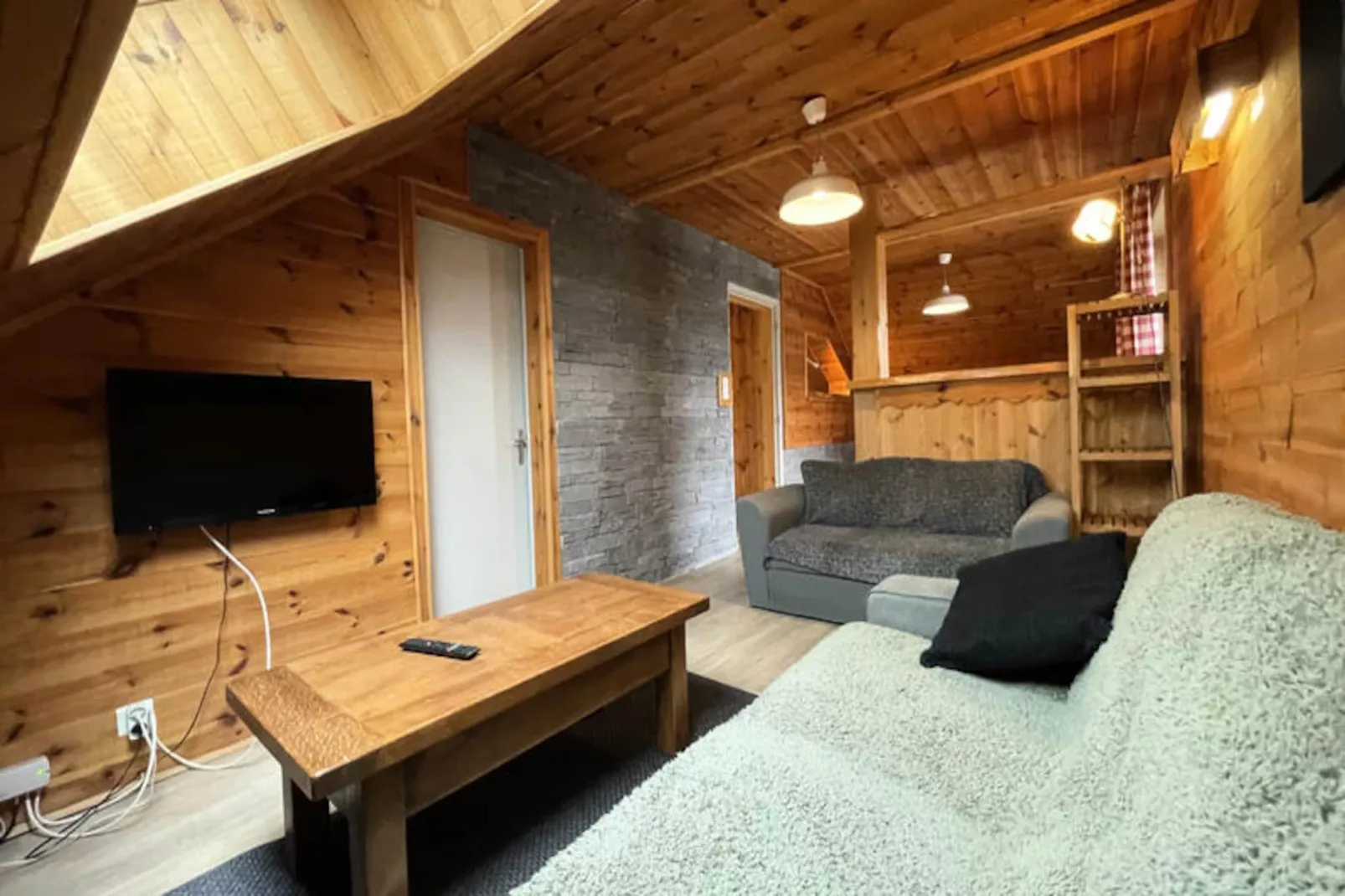Appartements à Albepierre Bredons - Untagged