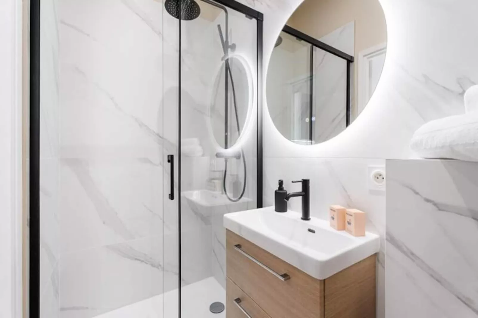 Studio Bella --Untagged