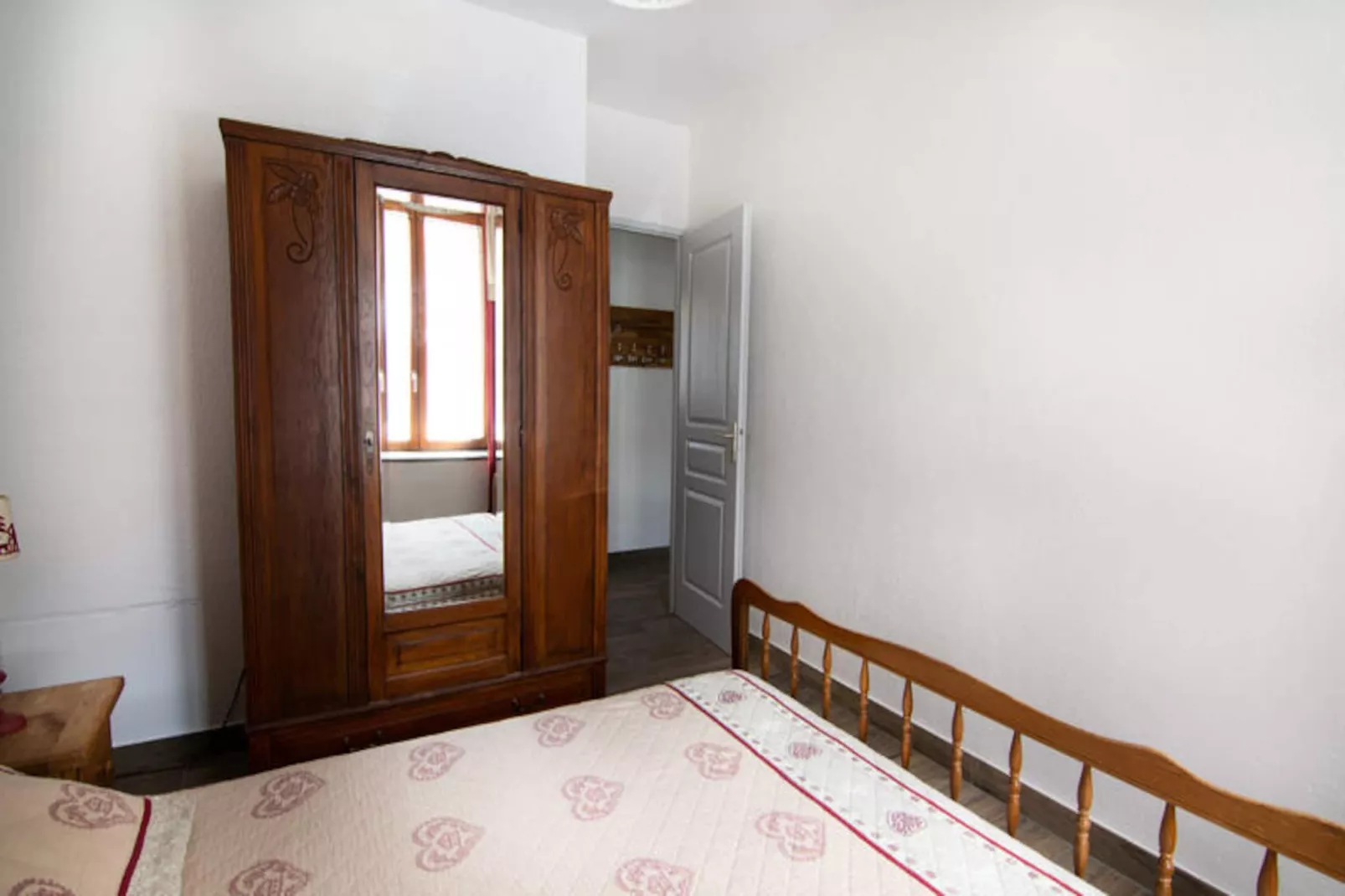 Chalet Gilbert Collet - Untagged