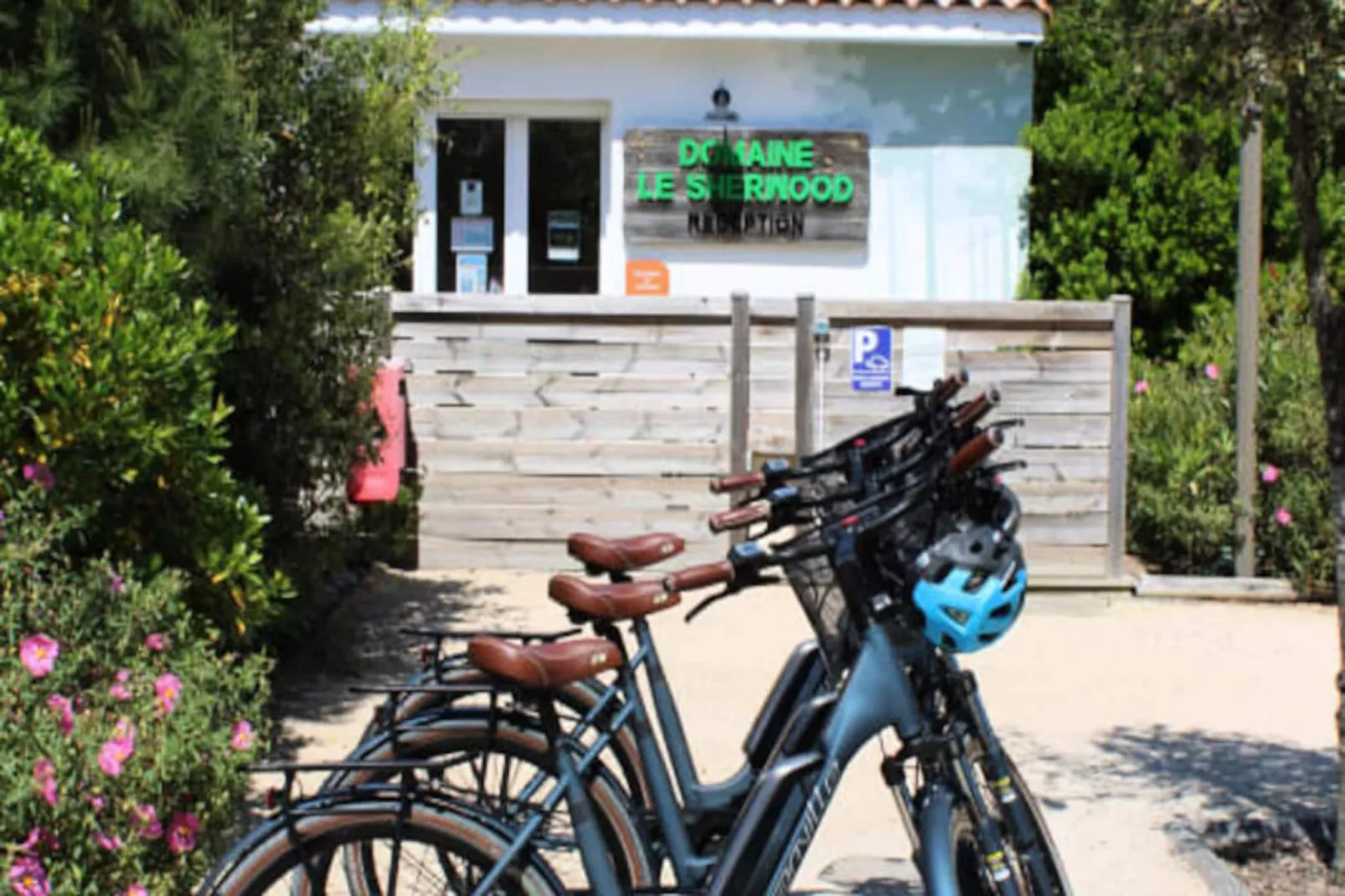 Villa Indon&eacute;sie - Domaine Le Sherwood-Untagged