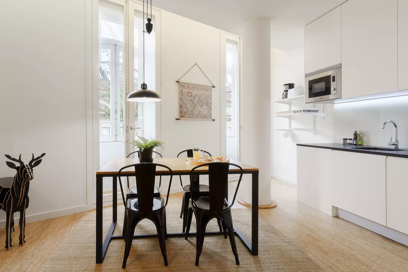 On Trend Nightlife Studio 303-Cuisine