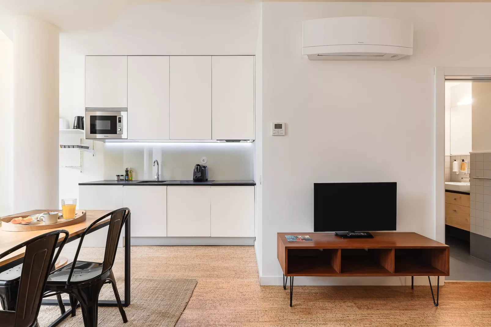 On Trend Nightlife Studio 103-Cuisine