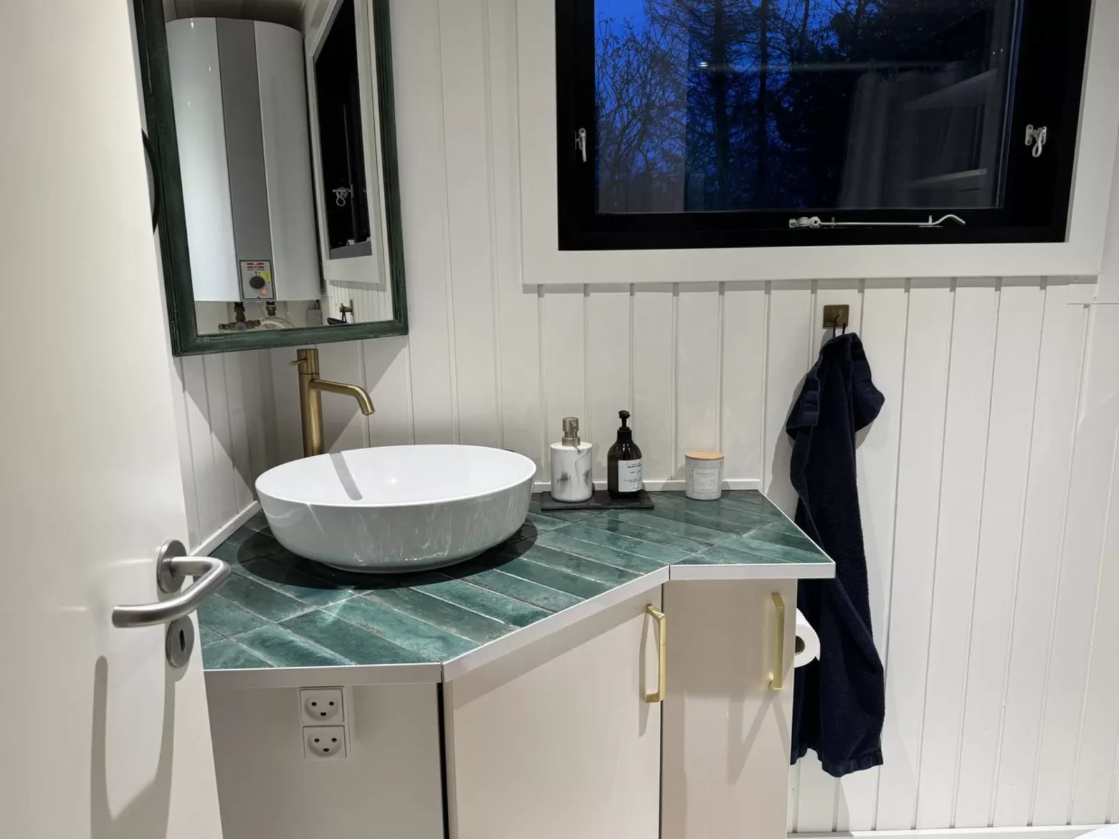 "Dreng" -  from the sea-Drinnen