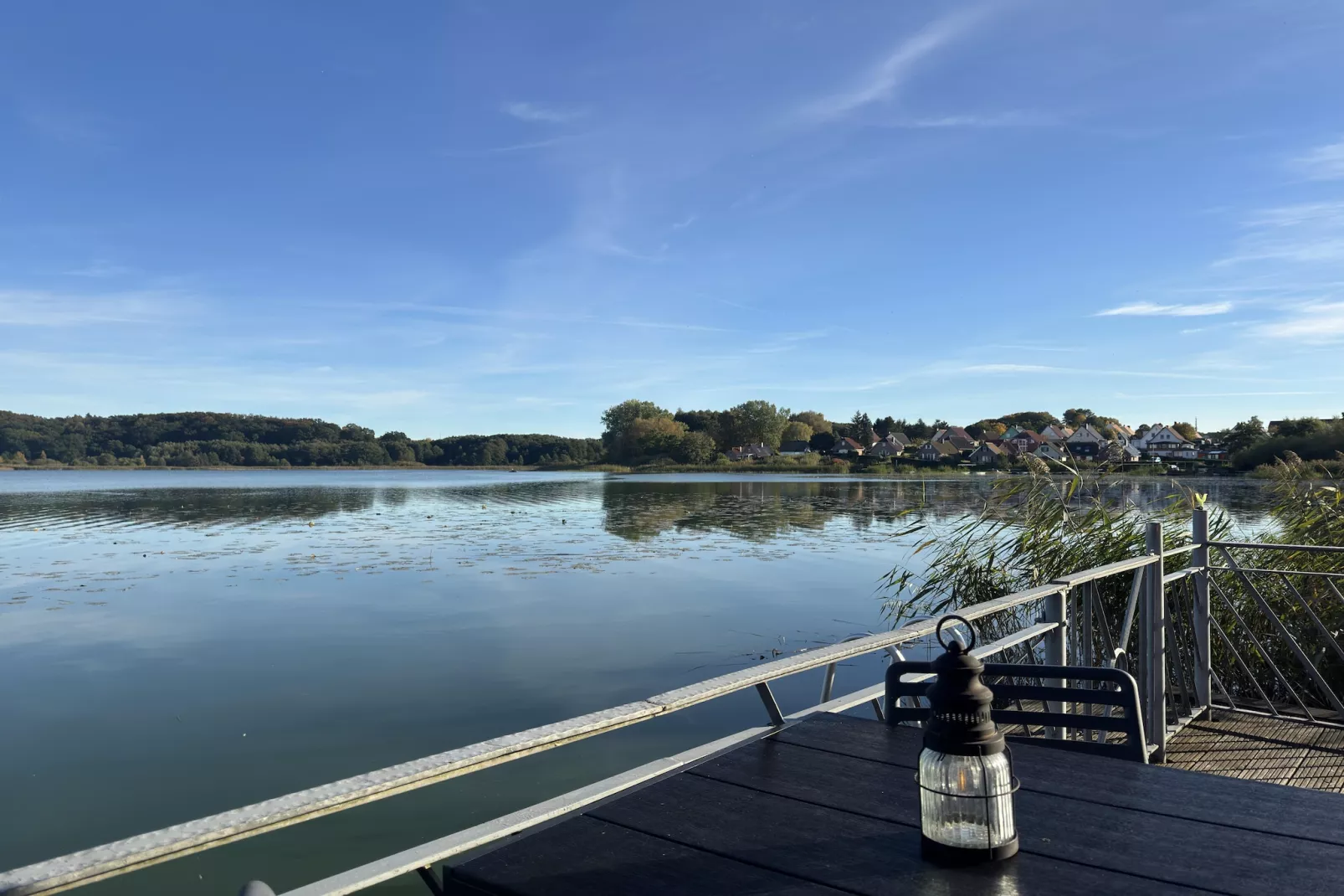 Bootshaus direkt am See mit eigenem Steg-Terrasse/Balkon