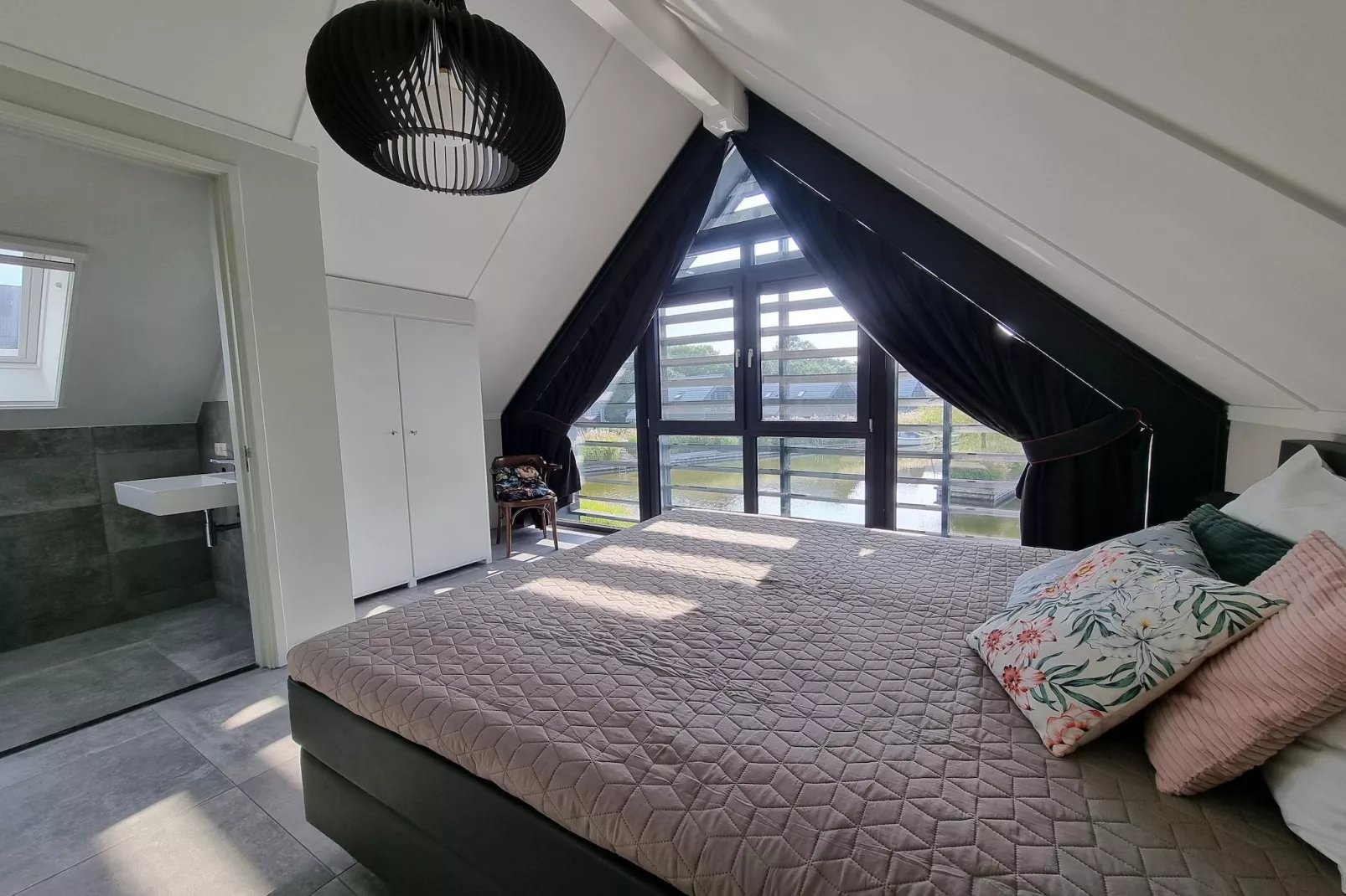 Watervilla Santjin-Bedroom