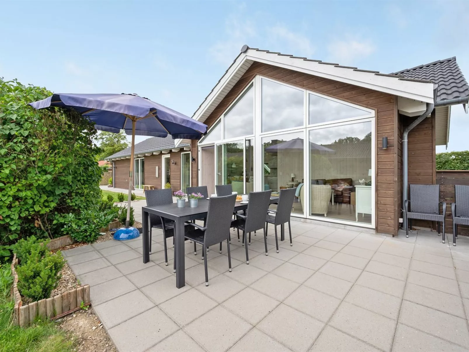 "Regni" - 300m to the fjord-Outside