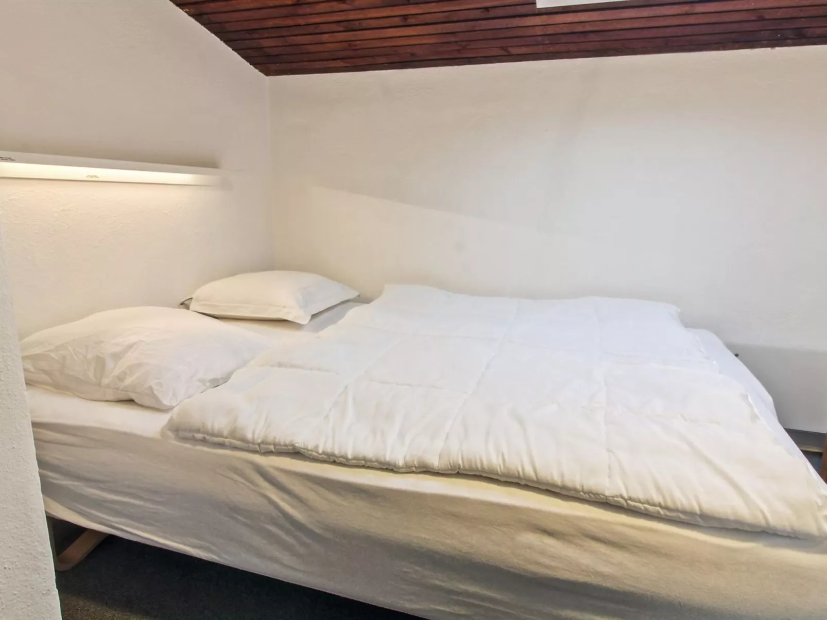 "Saxi" - 2.6km from the sea-Dedans