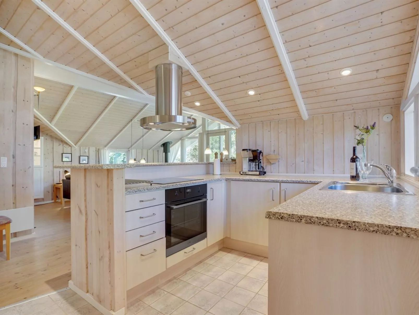 "Saana" - 700m from the sea-Drinnen