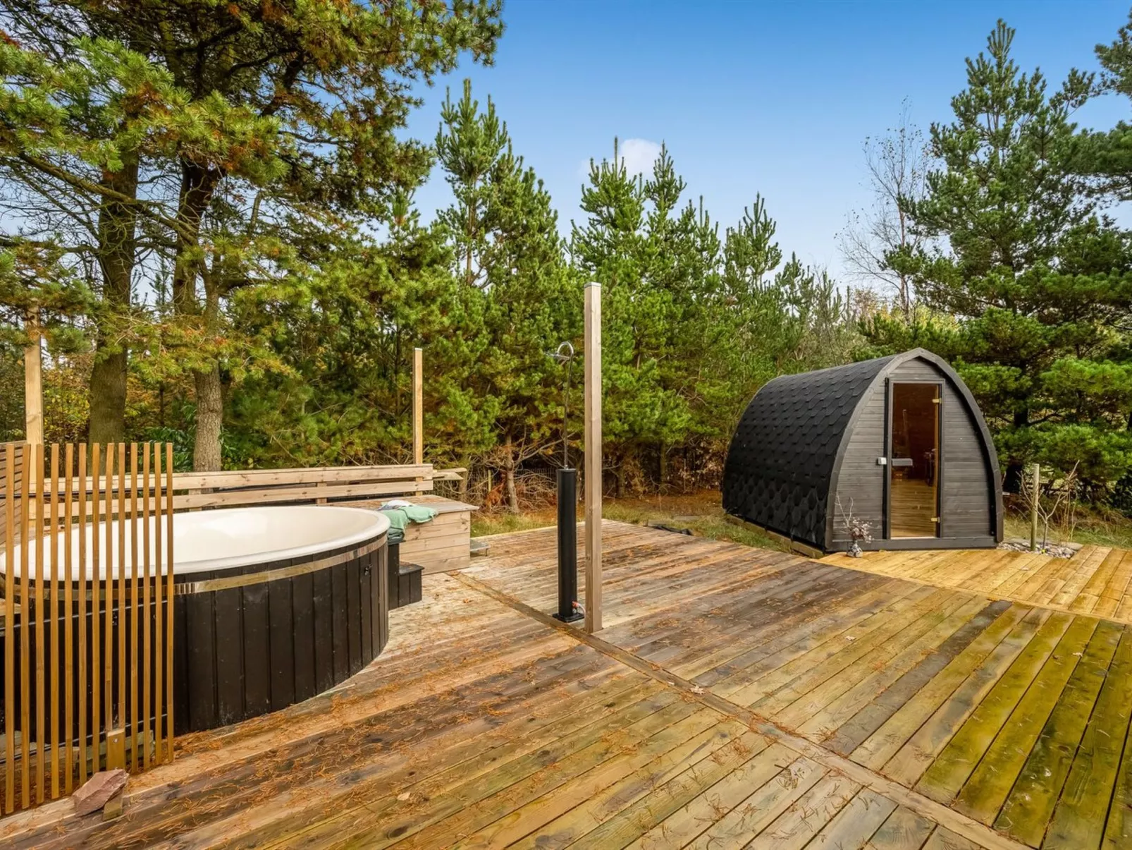 "Toimi" - 500m to the fjord-Outside