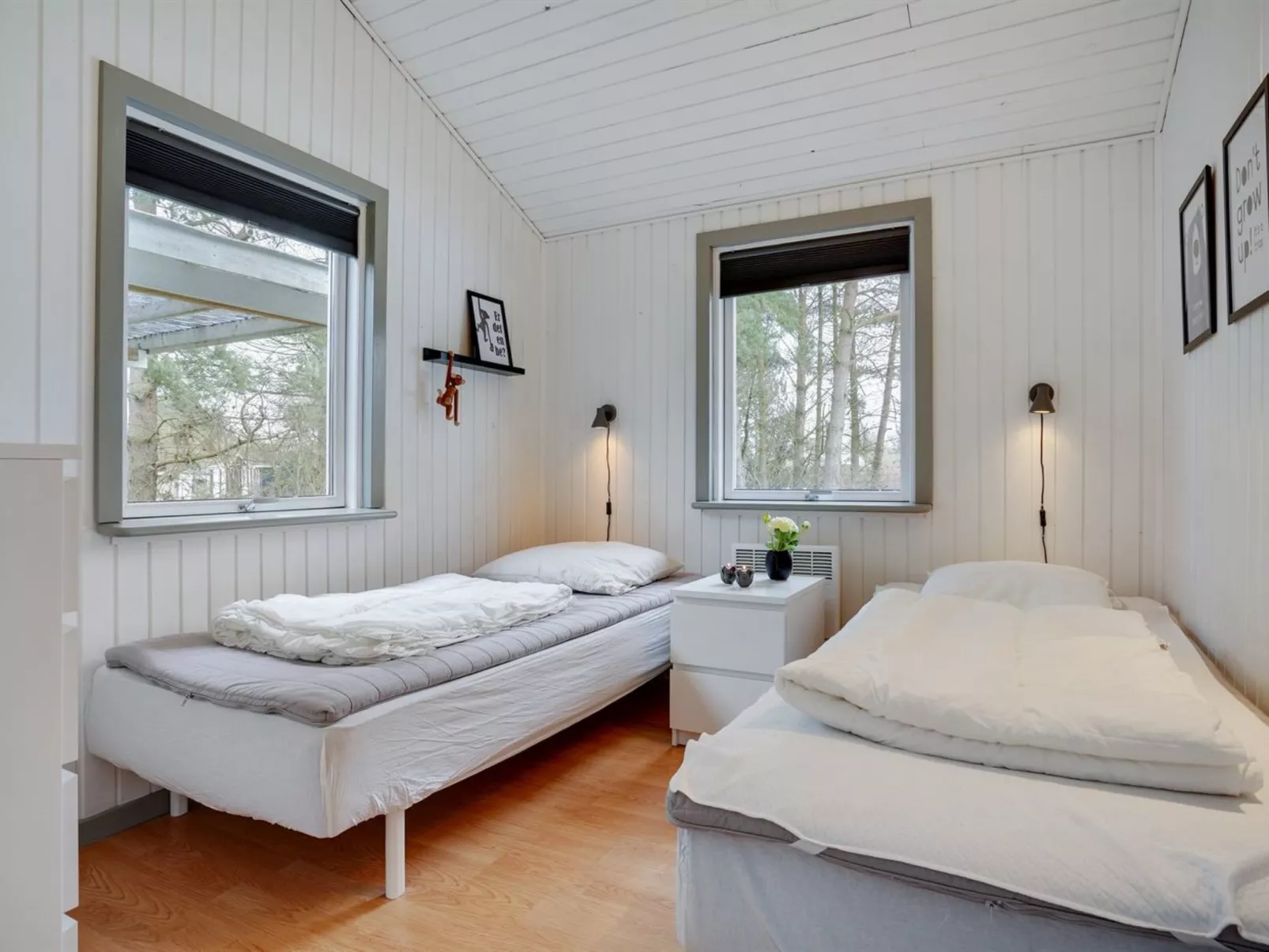 "Aiden" - 300m from the sea-Inside