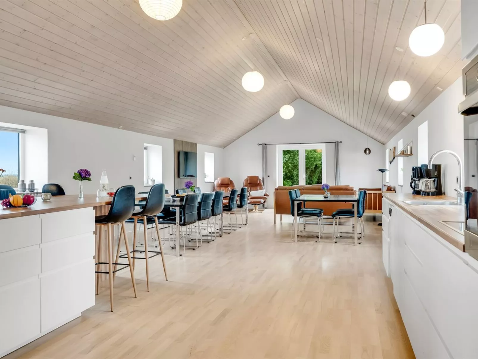 "Folkar" - 3km to the fjord-Inside