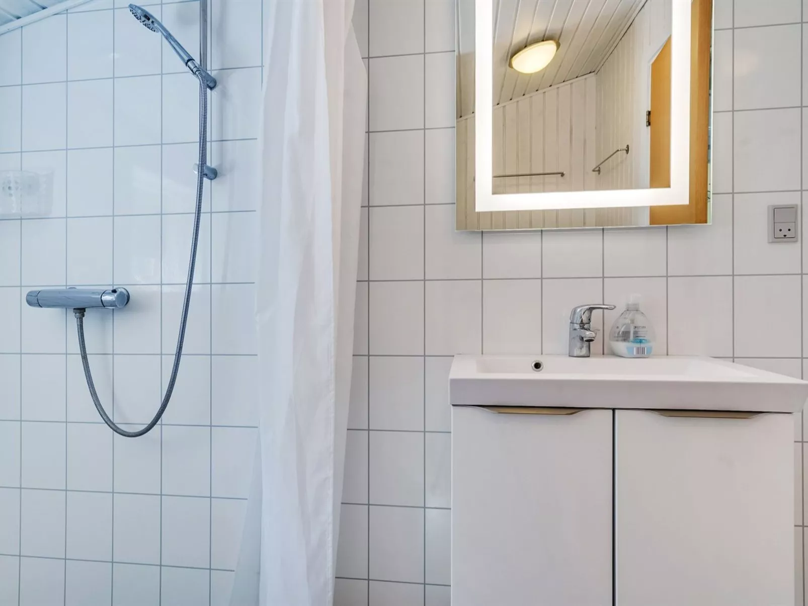 "Elinbjörn" - 1km from the sea-Dedans