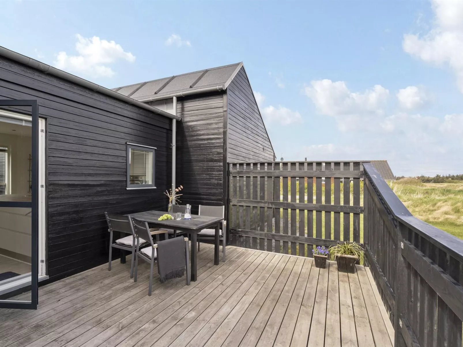 "Damaskin" - 300m from the sea-Draußen